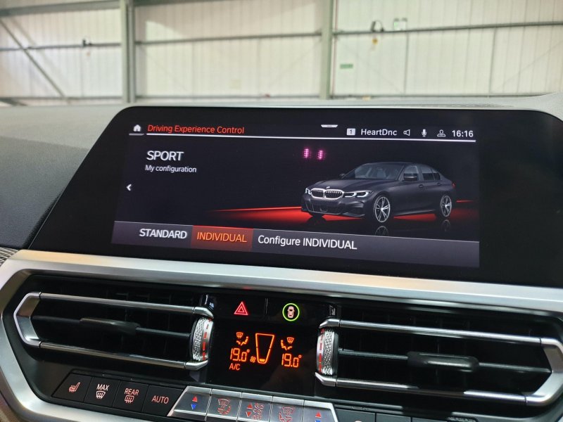 BMW 3 SERIES