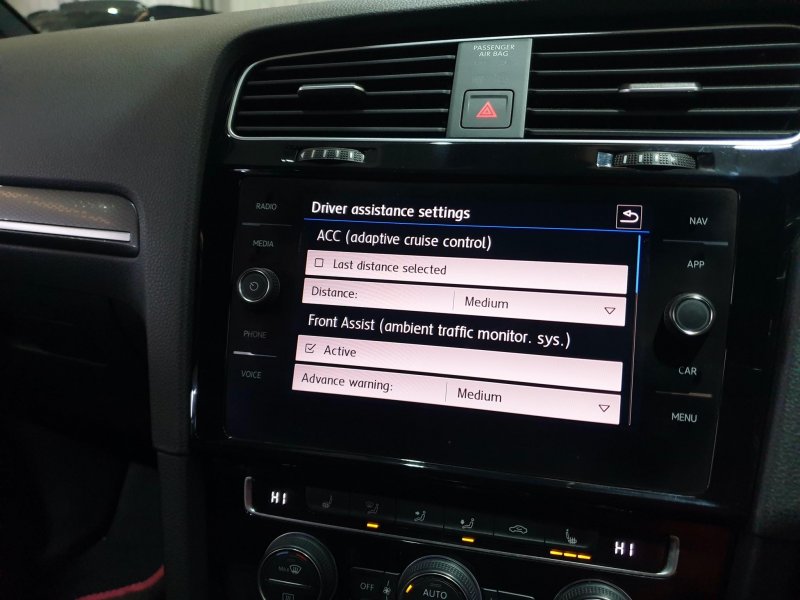 VOLKSWAGEN GOLF