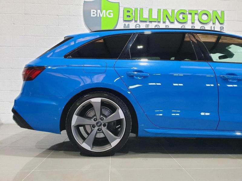 AUDI A4 AVANT